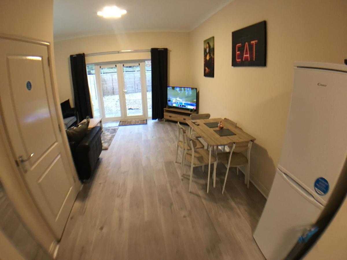 Very Large House, 6 Beds, 4 Bedrooms, 3 Bathrooms, 5 Smart Tv'S & Van Parking Boston Exterior photo
