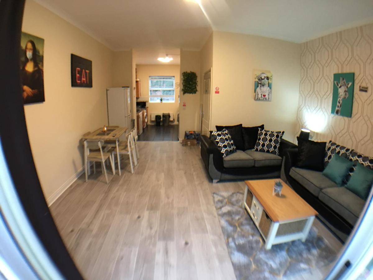 Very Large House, 6 Beds, 4 Bedrooms, 3 Bathrooms, 5 Smart Tv'S & Van Parking Boston Exterior photo